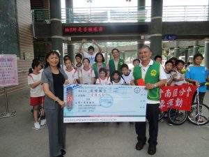 贊助獨輪車比賽 小朋友展現練習成果