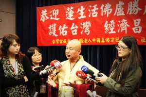 [聯合報]蓮生活佛盧勝彥 歸國弘揚佛法